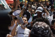 Manifestantes protestam contra Bolsonaro na Avenida Paulista