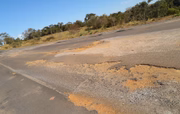 BR-352, em Minas Gerais. Imagem da pesquisa CNT de 2022. Rodovia é avaliada como regular na pesquisa 2023
