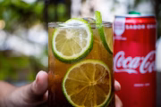 Long Island Ice Tea: vodca, rum, tequila, gim triple-sec, limão e coca (R$29,90)