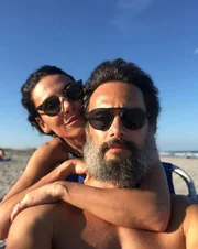 Rodrigo Santoro e a esposa