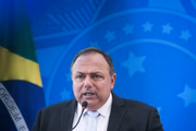 Eduardo Pazuello tinha dito que a vacinação começaria no "Dia D, na hora H"