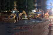 Operação de conserto do pavimento comçeou após remoção do carro da cratera