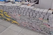 Em um dos endereços, foram encontrados mais de 400 tijolos de cocaína