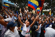 Apoiadores da oposição se reúnem na Venezuela