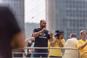 Eduardo Bolsonaro participa de ato na Avenida Paulista