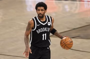 Negacionista e antivacina, Kyrie Irving dos Nets é um dos grandes nomes do esporte mundial que se recusa a tomar a vacina contra a Covid-19. Isso porque o jogador, que já apoiou a teoria de que a Terra é plana, acredita que há um microchip sendo injetado em quem está recebendo a imunização