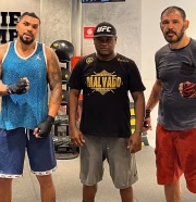 Naldo com Minotauro durante um treino de boxe