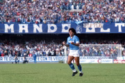 Maradona em ação pelo Napoli no San Paolo