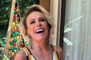 Ela está de volta às manhãs da Globo