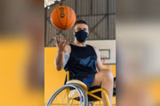 Gustavo teve uma lesão medular após uma queda de bicicleta