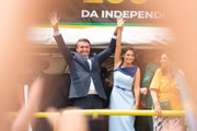 “Estamos aqui lutando pelo bem maior, que é a nossa família e a nossa liberdade. Estamos aqui lutando por princípios e valores que Deus estabeleceu na terra”, prosseguiu