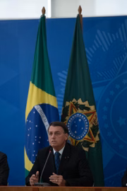 Bolsonaro disse que vai pedir para ter acesso aos diálogos vazados pela Lava Jato