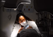 Médica viajou para Estados Unidos e Europa para estudar sobre as especificidades das peles negras