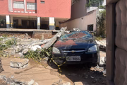 Rastro de destruição após tempestade em São Paulo