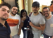 Carlinhos, depois, deu um pé na bunda de Lino e continou com Lucas