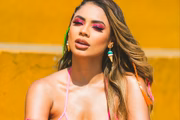 Lexa negou affair com o ex-BBB Matheus Lisboa após ser vista sentada no colo dele