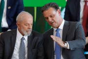 Lula e o ministro da Agricultura, Carlos Fávaro