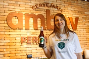 A mestra-cervejeira da empresa Laura Aguiar vê a entrada do lúpulo no grande mercado brasileiro como um desafio