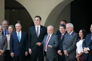 Lula e representantes da equipe de transição com senadores