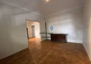 e conta com 136m²