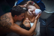Mirella Santos e Gabriel Faria com a filha Luna 