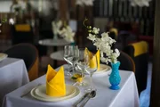 Há um restaurante no hotel