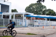 Escolas estão vazias por causa da pandemia, mas devem reabrir