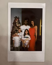 Aurora é a primeira filha de Cintia e a quarta de Scooby, que também é pai de Dom e dos gêmeos Bem e Liz