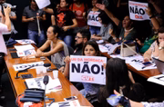 Poucos manifestantes tiveram acesso à sala da comissão especial: a maioria foi barrada pela segurança da Casa já no acesso ao Anexo 2 da Câmara
