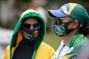 Declaradamente apoiadores do presidente Bolsonaro, os indivíduos disseram não ser "cobaias"