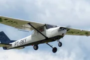 Avião de pequeno porte cai durante voo de instrução em Itanhaém, litoral sul de SP