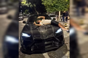 Jovem comprou um modelo de Lamborghini milionária