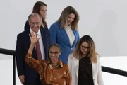 Ministra foi ovacionada ao chegar