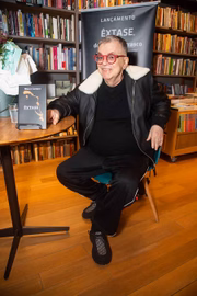 Walcyr Carrasco no lançamento de seu livro Êxtase