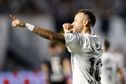Neymar foi elogiado por Depay após decidir retonar ao futebol brasileiro