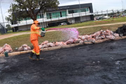 Restaram destroços em diversos pontos nas proximidades do prédio-sede da Polícia Federal