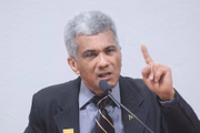 "O que precisamos, de fato, é que a sociedade se aproprie do Estado e de seus serviços. Defendo o formato público. O que o SUS não tiver de equipamentos, que se compre, mas a gestão da saúde não pode ser privatizada, apenas as atividades complementares." – Helvécio Ferreira da Silva. presidente do Conselho de Saúde do Distrito Federal
