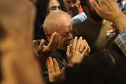 Em meio a evangélicos e apoiadores durante evento de campanha
