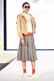 Na Shenzhen Products, foi a vez da pegada <i>preppy</i> e colegial, que veio com estampa xadrez e tecido mais pesado