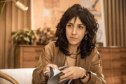 <b>Amanda (Camila Márdila):</b> Termina seu relacionamento com Danilo (Chay Suede) afirmando que ele não sai da barra da saia da mãe, mas, na verdade, seu foco é outro. Trabalha na PWA como secretária de Álvaro (Irandhir Santos) <b>Amanda (Camila Márdila):</b> Termina seu relacionamento com Danilo (Chay Suede) afirmando que ele não sai da barra da saia da mãe, mas, na verdade, seu foco é outro. Trabalha na PWA como secretária de Álvaro (Irandhir Santos)