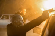 Joel Edgerton e Will Smith: policiais arriscam a vida em Los Angeles