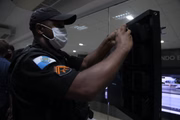 Câmeras podem registrar possíveis excessos da polícia