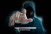<b>Hacker (2015)</b>. No thriller de Michael Mann (Fogo Contra Fogo), Chris Hemsworth interpreta um hacker procurado pelos governos dos EUA e da China após um código que ele escreveu anos atrás ser relacionado a um ataque terrorista. <b><a href="https://www.youtube.com/watch?v=AUM-I-o5uH4" target="_blank">No YouTube</a></b> e <b><a href="https://play.google.com/store/movies/details?id=AUM-I-o5uH4" target="_blank">na Google Play</a></b>