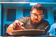O menu é assinado pelo chef Fábio Marques