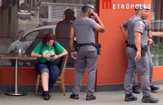 Deputada mostrou uma marca no joelho e diz ter sido empurrada