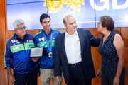 Caio Bonfim e os pais dele foram recebidos no Palácio do Buriti