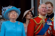 Em 2018, rainha Elizabeth e Meghan Markle com os príncipes Charles e Harry na varanda do Palácio de Buckingham