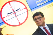 “Nada acontece sem que haja uma ação conjunta da sociedade. Estamos no período sazonal onde aumentam as notificações. Vamos combater o Aedes aegypti“, declarou o secretário de Saúde, Osnei Okumoto