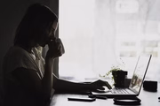 4. Mantenha-se informado: acompanhar os assuntos pautados pela mídia – jornais, televisão e redes sociais – e estar antenado com fatos relevantes que afetam a sociedade significa estar um passo à frente da concorrência