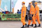 O Departamento de Trânsito, (Detran-DF) também faz trabalho de conscientização, ensinando crianças o jeito seguro de atravessar a faixa de pedestre. 